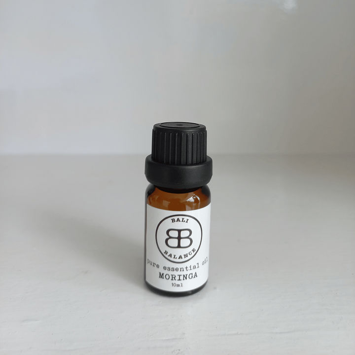 PURE ESSENTIAL OIL MORINGA